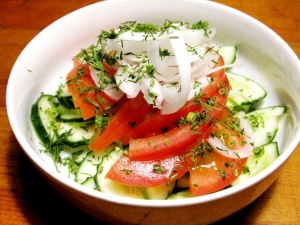 salat_iz_svezhih_pomidor